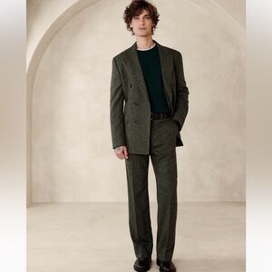 Banana Republic two piece suit NWT size 42S jacket and 34S pants